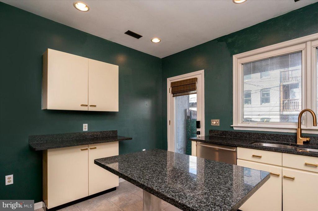 Image 12 of property listing at 1450 RIVERSIDE AVE, Baltimore, MD 21230