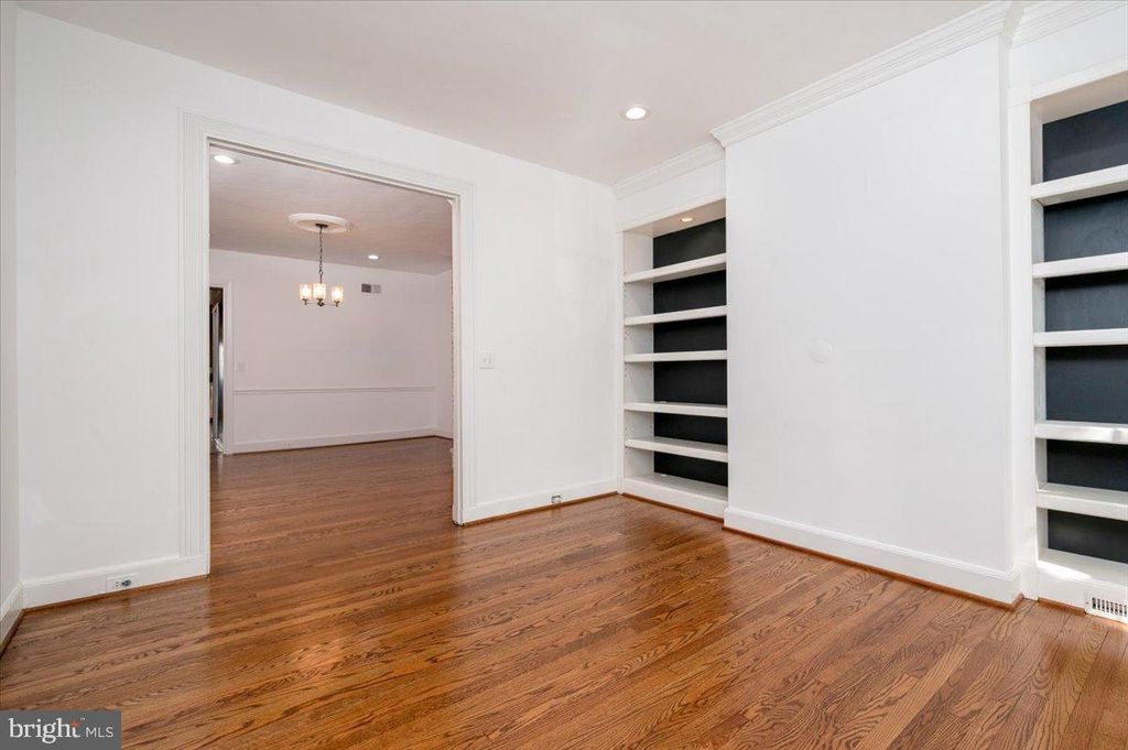 Image 4 of property listing at 1450 RIVERSIDE AVE, Baltimore, MD 21230