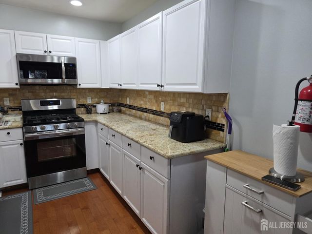 78 Chariot Court, Piscataway, NJ 08854