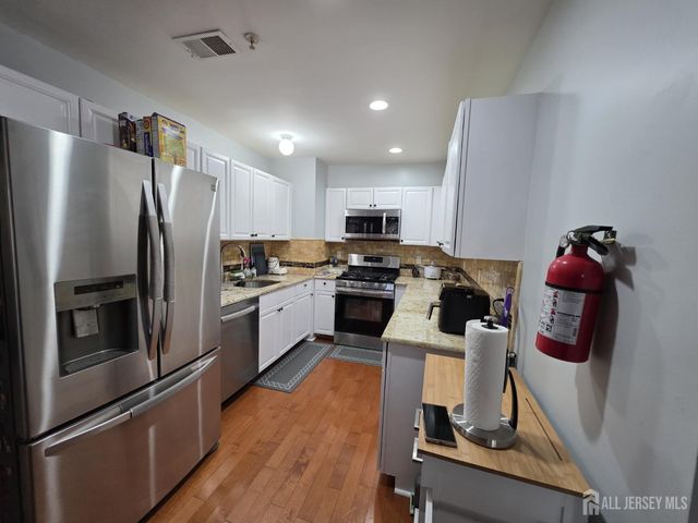 78 Chariot Court, Piscataway, NJ 08854