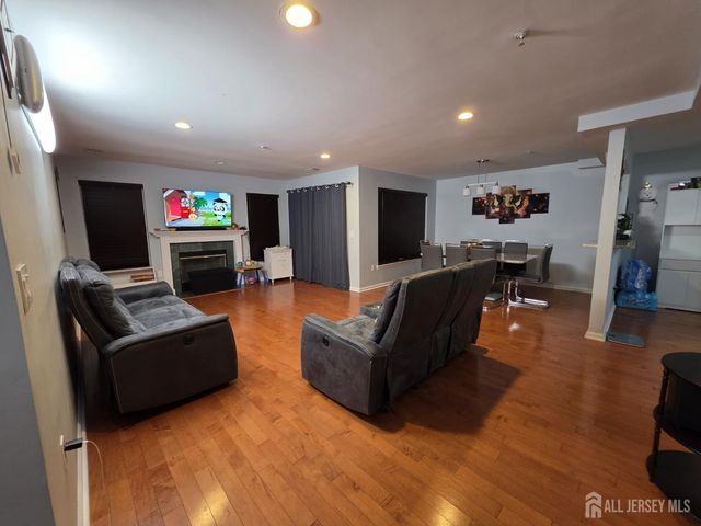 78 Chariot Court, Piscataway, NJ 08854