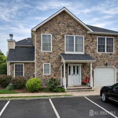 78 Chariot Court, Piscataway, NJ 08854