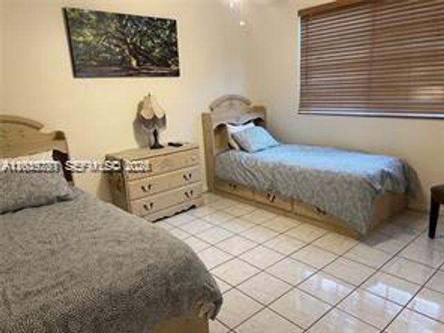 4000 Crystal Lake Dr 111, Deerfield Beach, FL 33064