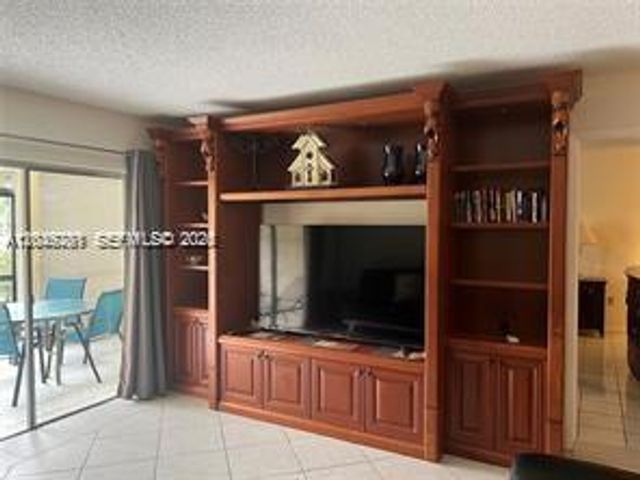 4000 Crystal Lake Dr 111, Deerfield Beach, FL 33064