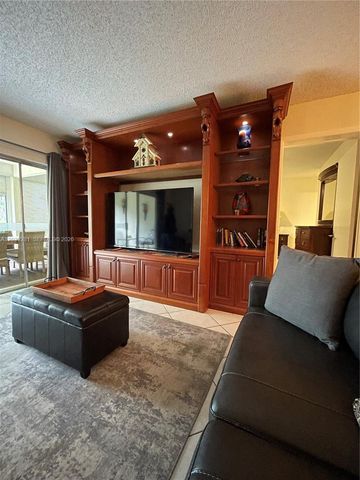 4000 Crystal Lake Dr 111, Deerfield Beach, FL 33064