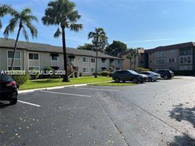4000 Crystal Lake Dr 111, Deerfield Beach, FL 33064