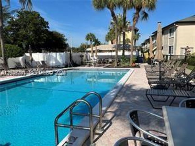 4000 Crystal Lake Dr 111, Deerfield Beach, FL 33064