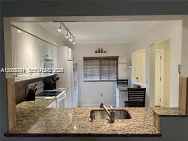 4000 Crystal Lake Dr 111, Deerfield Beach, FL 33064