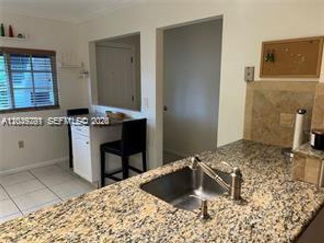 4000 Crystal Lake Dr 111, Deerfield Beach, FL 33064