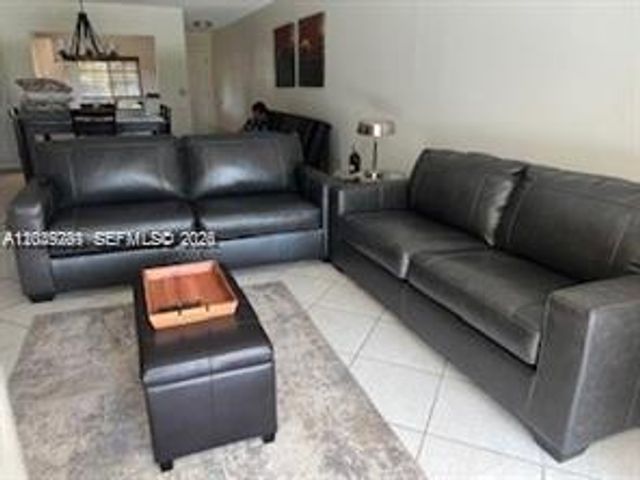4000 Crystal Lake Dr 111, Deerfield Beach, FL 33064