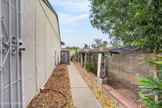 2661 W Fieldbrook Drive, Tucson, AZ 85741