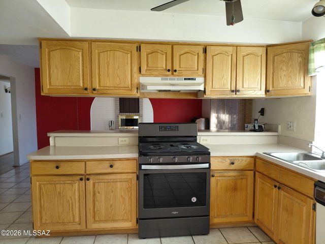 430 N Gollob Road, Tucson, AZ 85710