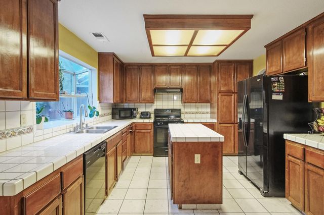 2805 Medinah Way, Modesto, CA 95355