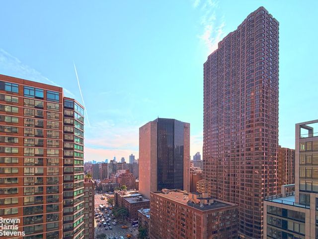 300 E 40th St Apt 21R, New York City, NY 10016