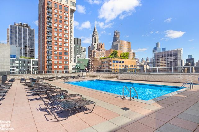 300 E 40th St Apt 21R, New York City, NY 10016