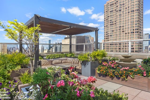 300 E 40th St Apt 21R, New York City, NY 10016