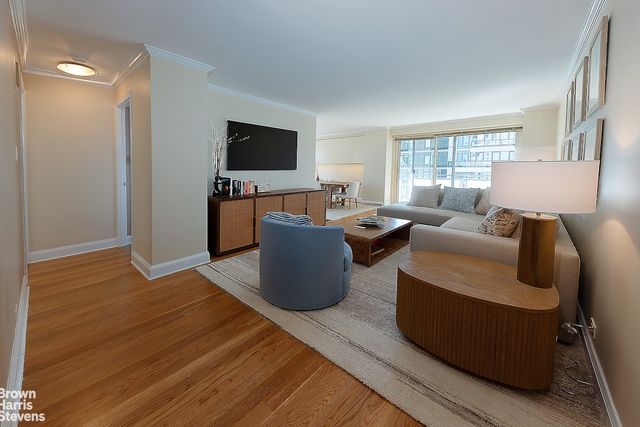 300 E 40th St Apt 21R, New York City, NY 10016
