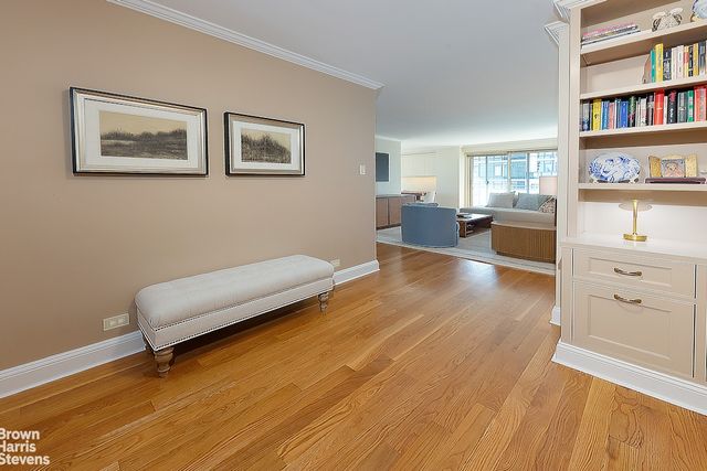 300 E 40th St Apt 21R, New York City, NY 10016