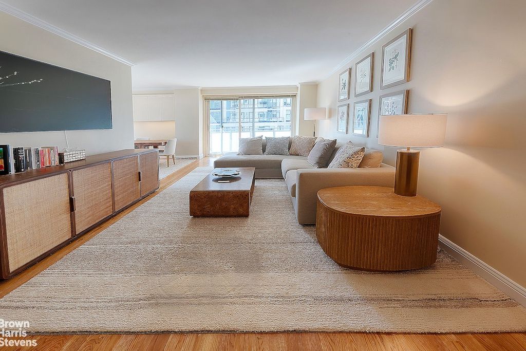 300 E 40th St Apt 21R, New York City, NY 10016