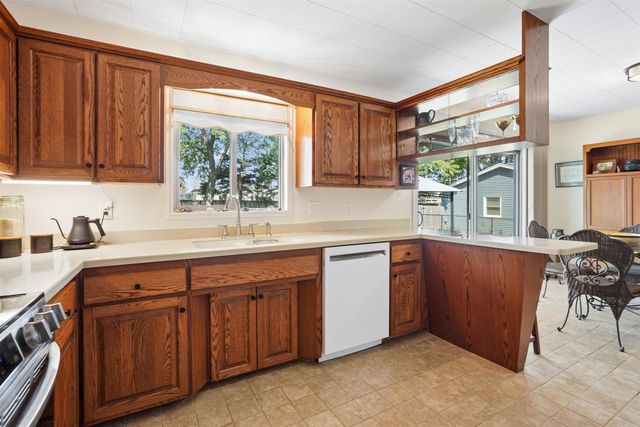 2726 Edgemont Avenue, Waterloo, IA 50702