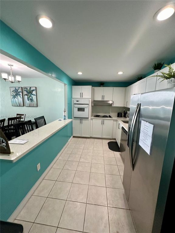 Image 11 of property listing at 19370 Collins Ave 1203, Sunny Isles Beach, FL 33160