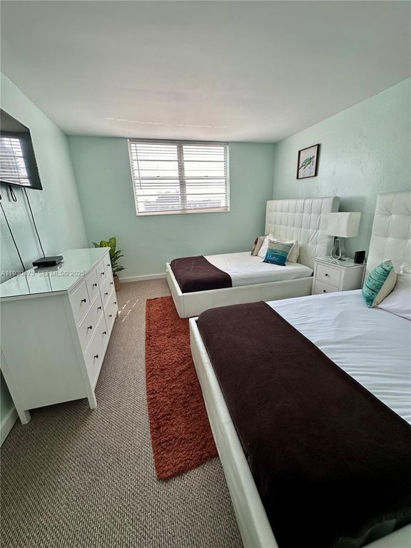 Image 5 of property listing at 19370 Collins Ave 1203, Sunny Isles Beach, FL 33160