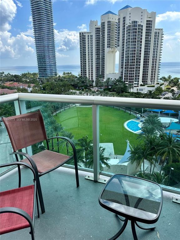 Image 8 of property listing at 19370 Collins Ave 1203, Sunny Isles Beach, FL 33160