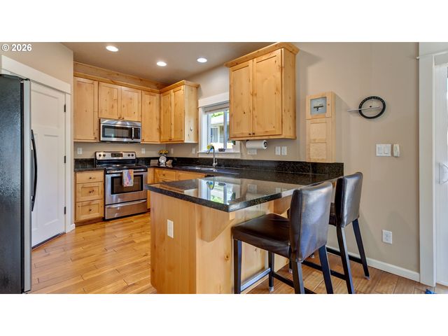 422 Ne 141ST Pl, Portland, OR 97230