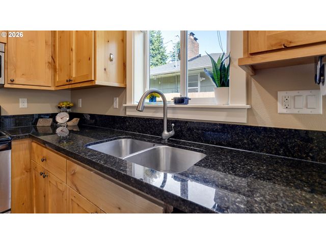422 Ne 141ST Pl, Portland, OR 97230