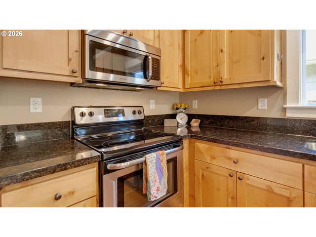 422 Ne 141ST Pl, Portland, OR 97230