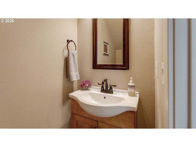 422 Ne 141ST Pl, Portland, OR 97230