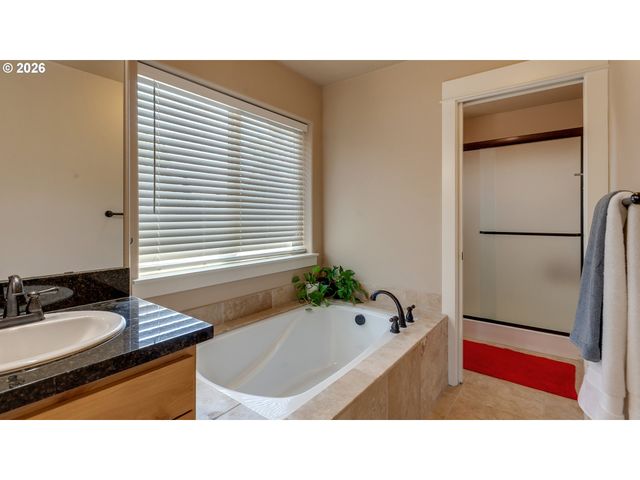422 Ne 141ST Pl, Portland, OR 97230