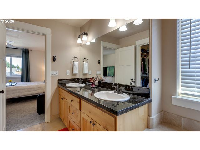 422 Ne 141ST Pl, Portland, OR 97230