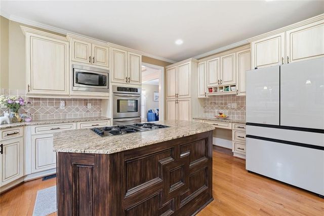 585 St Regis Lane, Alpharetta, GA 30022