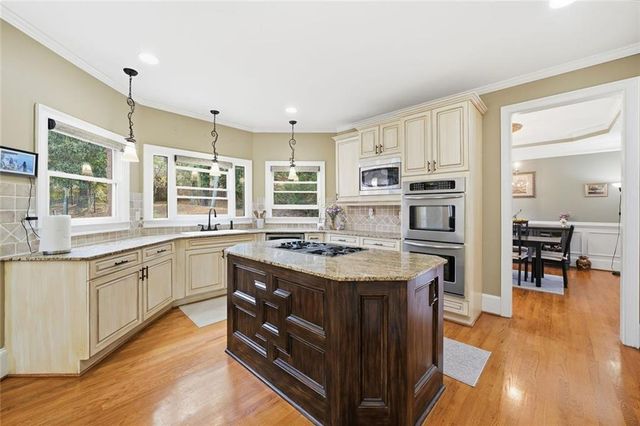 585 St Regis Lane, Alpharetta, GA 30022