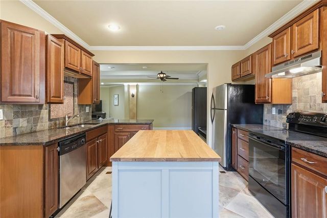 585 St Regis Lane, Alpharetta, GA 30022