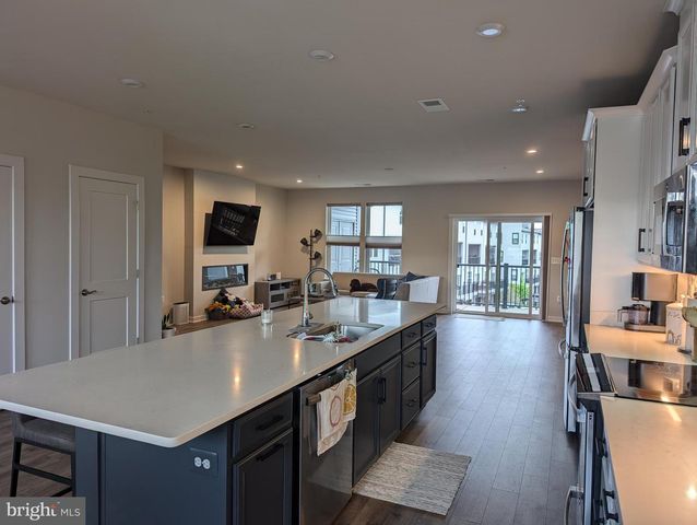 20354 NEWFOUNDLAND SQ, Ashburn, VA 20147