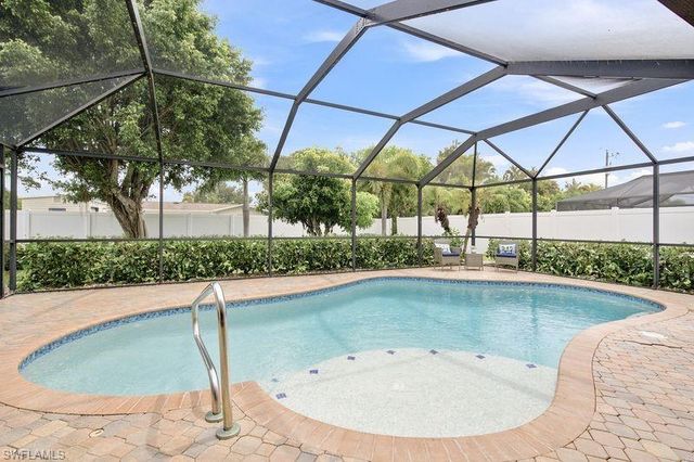 1220 SE 22nd ST, Cape Coral, FL 33990