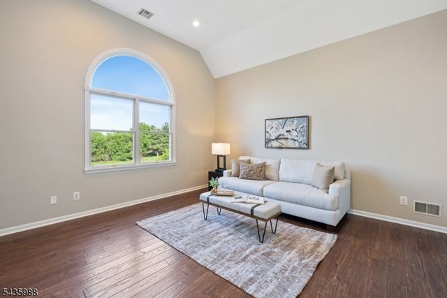 35 Titus Rd, Montgomery Twp., NJ 08558