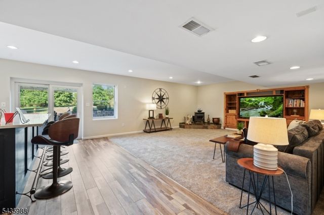 35 Titus Rd, Montgomery Twp., NJ 08558