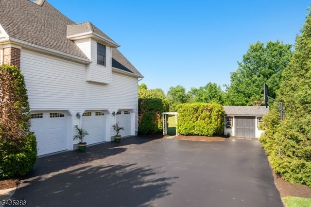 35 Titus Rd, Montgomery Twp., NJ 08558