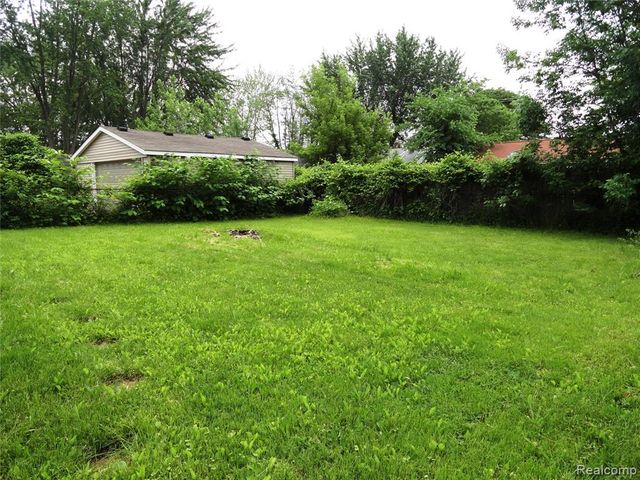 2611 Caledonia, Westland, MI 48186