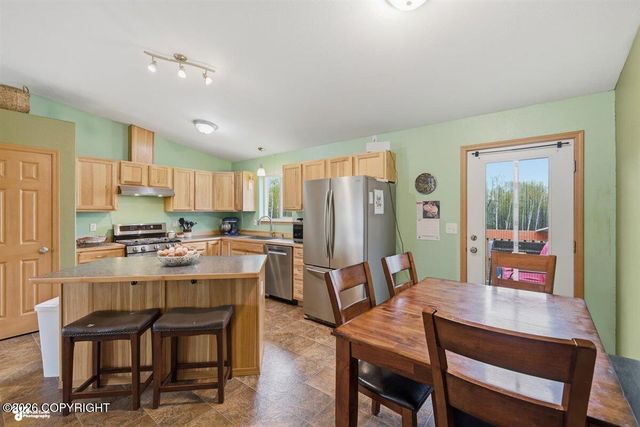 1485 N Meadow Lakes Loop, Wasilla, AK 99623