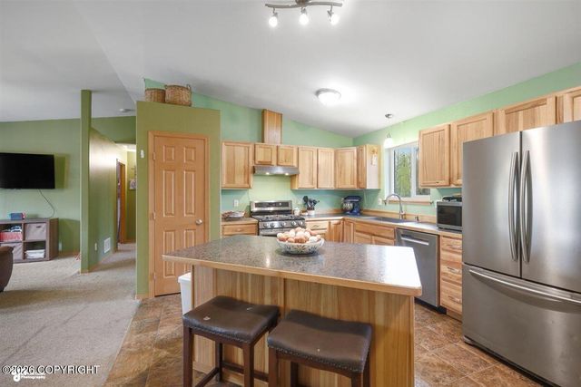 1485 N Meadow Lakes Loop, Wasilla, AK 99623