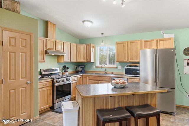 1485 N Meadow Lakes Loop, Wasilla, AK 99623