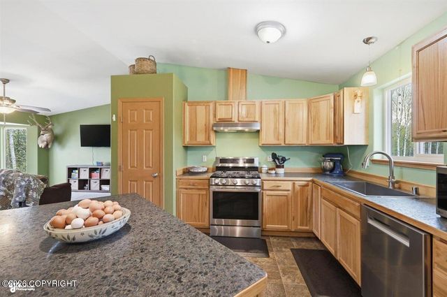 1485 N Meadow Lakes Loop, Wasilla, AK 99623
