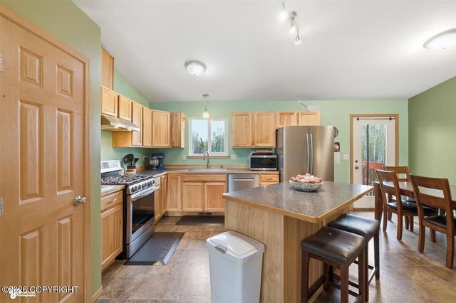 1485 N Meadow Lakes Loop, Wasilla, AK 99623