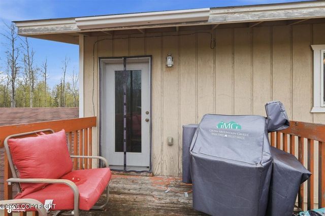 1485 N Meadow Lakes Loop, Wasilla, AK 99623