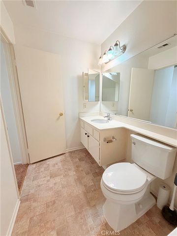 25152 Steinbeck B, Stevenson Ranch, CA 91381