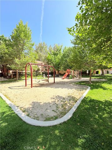 25152 Steinbeck B, Stevenson Ranch, CA 91381